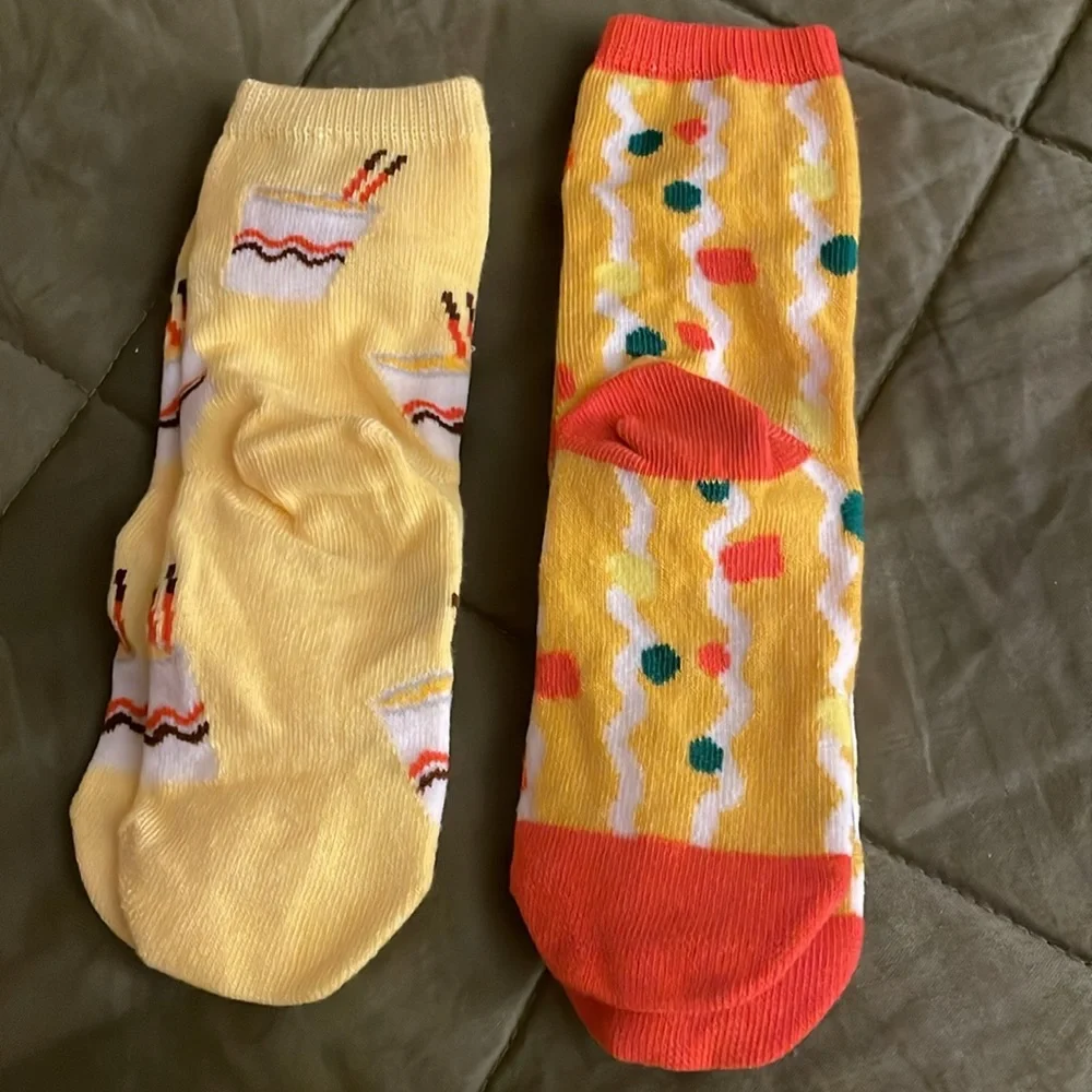 Bioworld  novelty crew socks - instant RAMEN kids shoe size 6-10